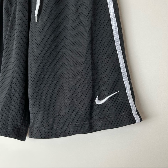 Boys NIKE Mesh Basketball Shorts - Picture 9 of 12